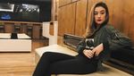 Tatapan Natasha Ryder Bikin Meleleh