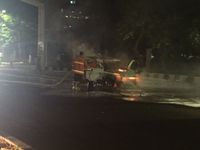 Diduga karena Korsleting, Mobil Swift Terbakar di Tendean