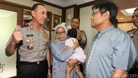 Orang tua Italia, Feri Chandra dan Suryani bertemu Kapolda Metro Jaya. Dalam pertemuan itu Feri berterima kasih kepada polisi yang menangkap dua pelaku penembakan putrinya, Italia Chandra Kirana Putri (23).