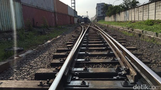 Rel Kereta mati di Pelabuhan Tanjung Priok