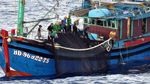 Foto: Aksi Bersih-bersih Kapal Pencuri Ikan di Perairan Indonesia