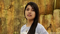 Namun gemerlap dunia selebritis tak lama dirasakannya. Ninih lalu menikah, kembali ke kampungnya di Indramayu, lalu memiliki anak. Job di layar kaca tak pernah mampir lagi. Foto: Noel