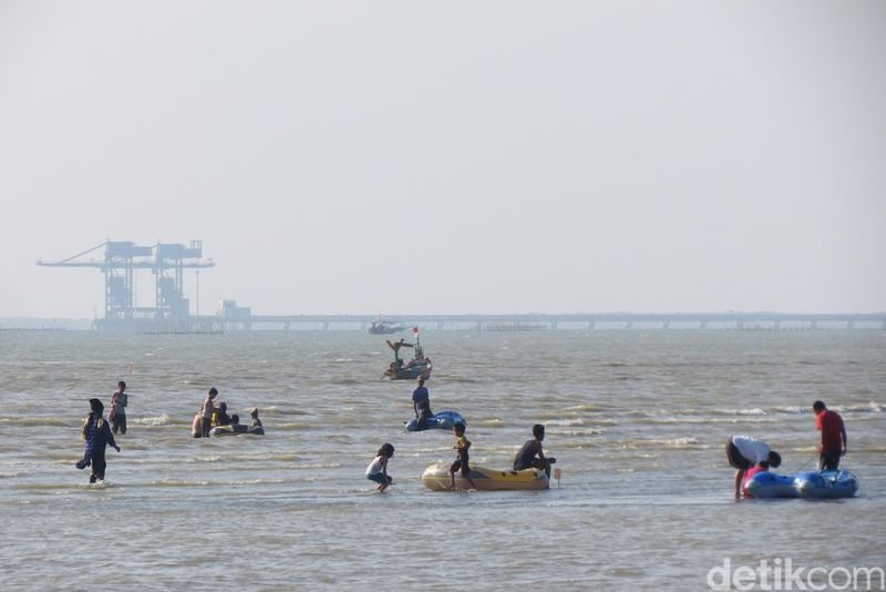 Pantai Kejawanan CIrebon
