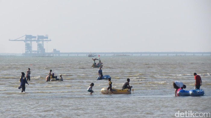 Pantai Kejawanan CIrebon