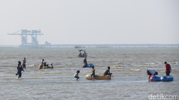 Pantai Kejawanan CIrebon