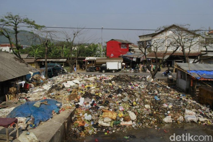 Pemkab Bandung Segera Angkut Sampah Menumpuk di Pasar Baleendah