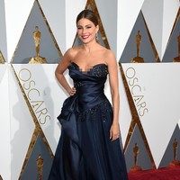 Sofia Vergara kembali memuncaki daftar aktris televisi berbayaran termahal. Ia pun telah berada dalam daftar tersebut tujuh tahun berturut-turut. Dikatakan jika wanita 46 tahun itu mendapat penghasilan $42,5 juta atau sekitar Rp 646 miliaran tahun ini. Foto: Getty Images