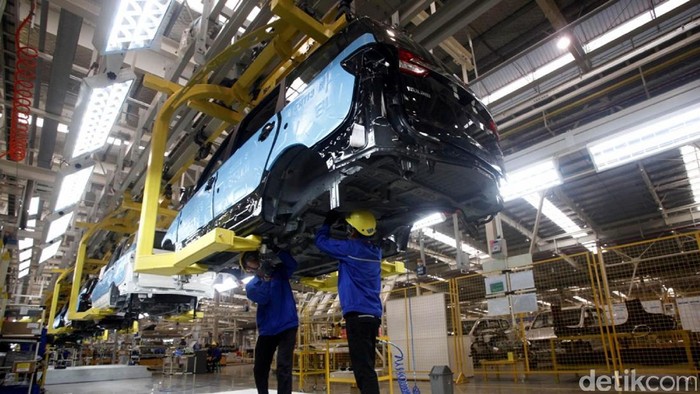 Wapres Jusuf Kalla meresmikan pabrik perakitan mobil asal China, Wuling di Cikarang, Jawa Barat. Nah, penasaran seperti apa pabriknya? Simak foto-fotonya berikut ini.