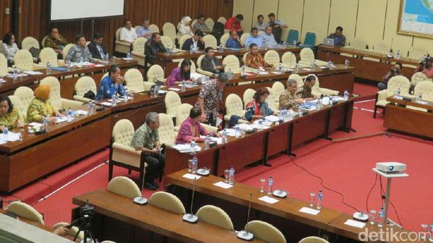 Rapat di DPR, Susi Minta Anggaran Rp 7,3 Triliun di 2018