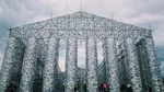 Amazing! 100.000 Buku Disusun Jadi Gedung Megah