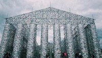 Bangunan dari 100.000 buku tersebut tampak megah. Pool/voework.