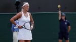 Mereka yang Tertunduk di Lapangan Wimbledon