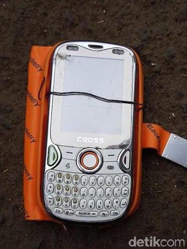 Handphone milik peneror pimpinan Polres Malang Kota/