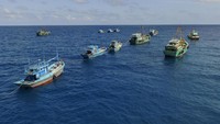 Pemerintah menenggelamkan sebanyak 60 kapal nelayan di perairan Natuna. Kapal-kapal asing tersebut berasal dari Vietnam, Filipina dan Thailand. Pool/Getty Images.