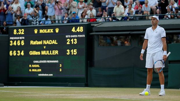Gilles Mueller setelah pukulan forehand Nadal keluar baseline.