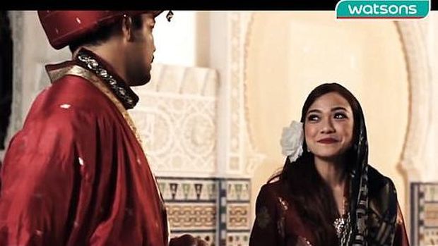 Tampilkan Wanita Berkerudung dengan Wajah Gosong, Iklan Apotek Ini Dikritik