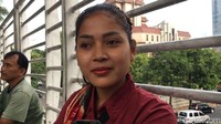 Wajahnya tetap cantik, tak lupa dipulas make up. Selamat berjuang, Teh Ninih! Foto: Ibnu Hariyanto-detikcom