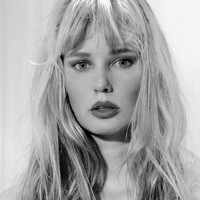 Valentine sepertinya sudah cukup mengenal Indonesia. Ia beberapa kali terlibat dalam film produksi Indonesia seperti Java Heat dan Made In Bali. Foto: Instagram/valentinepayen