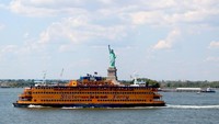 Yang mau ke New York, wajib coba naik kapal feri dari The Staten Island Ferry ya! (The Staten Island Ferry)