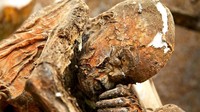 Beberapa suku di Papua Nugini percaya, kalau jenazah yang dijadikan mumi merupakan penghormatan tertinggi. Ada lagi yang bilang, lokasi mumi-mumi berada dianggap lokasi yang suci (Lloyd Neubauer/BBC Travel)