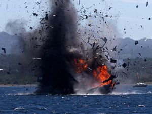Aksi Kapal Pencuri Ikan: Main Senjata hingga Membunuh 