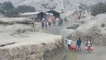 Foto: Bromo Lovers Bersihkan Sampah Usai Yadnya Kasada