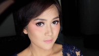 Meski Novita masih berusia 22 tahun, ia dianggap lebih dewasa oleh Adjie Pangestu telah berusia 47 tahun. (Dok. Instagram/novitapetria)