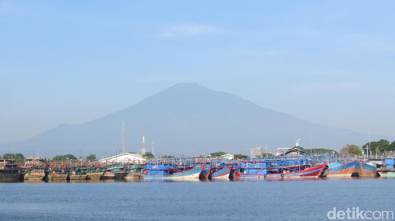 Bukan Manado atau Maluku Ini Pantai di Cirebon 