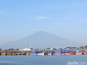 Bukan Manado atau Maluku, Ini Pantai di Cirebon