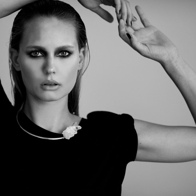 Paras cantik seperti boneka inilah yang membuat Valentine Payen juga menjajaki karier sebagai model. Foto: Instagram/valentinepayen