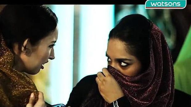 Tampilkan Wanita Berkerudung dengan Wajah Gosong, Iklan Apotek Ini Dikritik