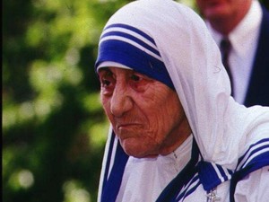 Sari Putih Bercorak Garis Biru Milik Bunda Teresa Dapat Merek Dagang