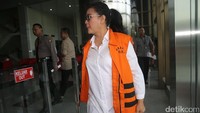 KPK menjerat Miryam dengan Pasal 22 juncto Pasal 35 Undang-Undang Nomor 20 Tahun 2001 tentang Pemberantasan Tindak Pidana Korupsi.