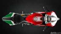 Mesin pada motor ini memiliki crankshaft yang lebih ringan dengan crank pin yang lebih besar. Sementara con-rods dan intake-exhaust valve terbuat dari titanium. Foto: Ducati