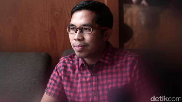 Ngobrol Seru Bareng Ahmad Fuadi Ngobrol Seru Bareng Ahmad Fuadi