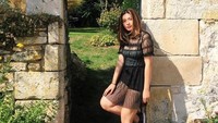 Para netizen pun memuji penampilannya dengan dress hitam transparan. (Dok. Instagram/sharazaaa)