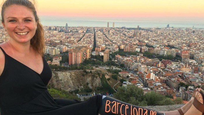 Miliki Disabilitas, Wanita Cantik Ini Sukses Traveling Keliling Eropa