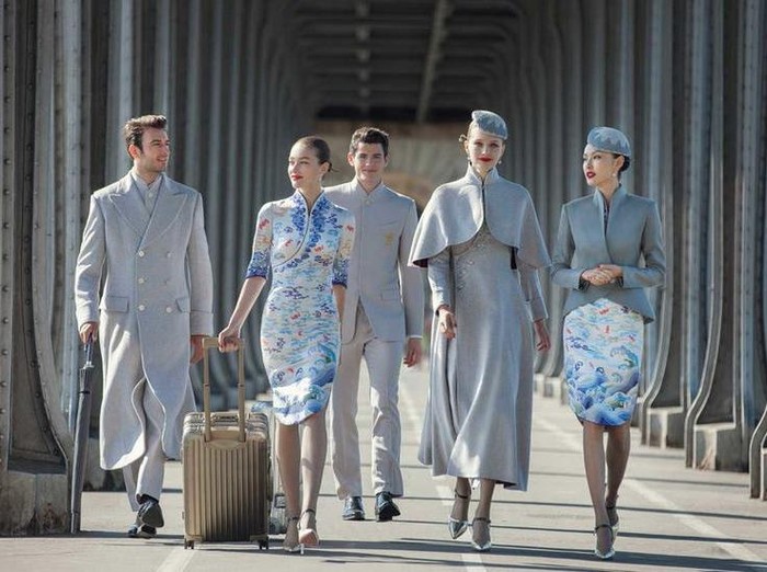 seragama pramugari Hainan Airlines yang stylish