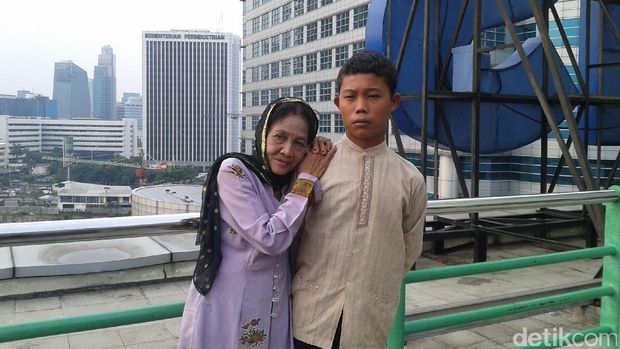 Pasangan suami istri ABG Selamet dan Nenek Rohaya