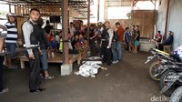 Firman terjatuh usai menuntaskan minum es kopi. Saat akan minum es kopi berikutnya, ia kejang dan tewas. Saat kejadian, dia di kafe bersama dua temannya (Foto: Muhajir Arifin/detikcom)