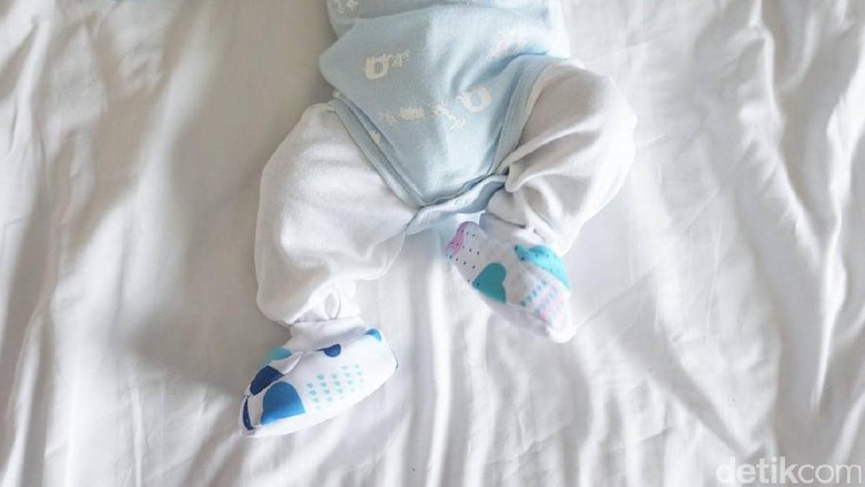 Kapan Sebaiknya Memakaikan Sepatu pada Bayi? (Foto: dok.HaiBunda) Kapan Sebaiknya Memakaikan Sepatu pada Bayi? (Foto: dok.HaiBunda)