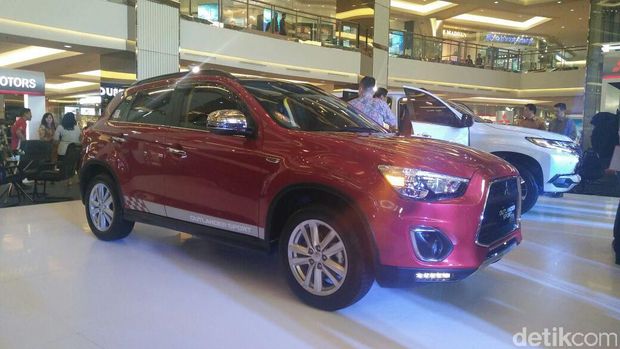 PT Mitsubishi Motors Krama Yudha Sales Indonesia (PT MMKSI), meluncurkan Pajero Sport Dakar 4x4, dan Pajero Sport Dakar 4x2 yang dibuat secara lokal. Selain itu mobil lain yang diluncurkan adalah Outlander Sport edisi khusus