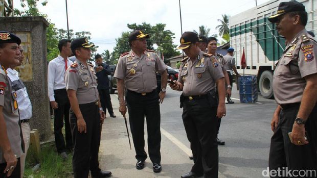 Kapolda Sumut Irjen PaulusWaterpauw mengecek perbatasan Sumut-Aceh.