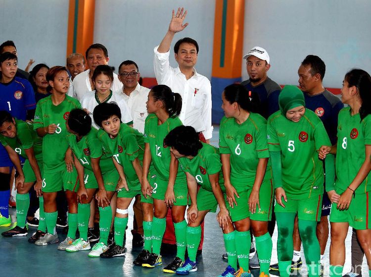 Aziz Syamsuddin Tinjau Pelatnas Futsal Putri