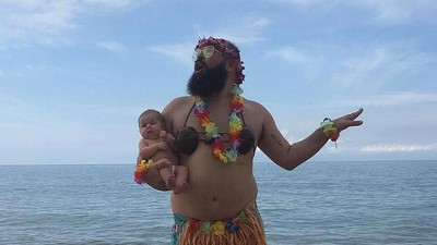 Hi hi hi! Foto Ayah dan Anak Ini Bikin Senyum-senyum Sendiri