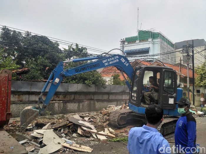 11 Bangunan di Pasar Baru Ditertibkan Sudin UMKM
