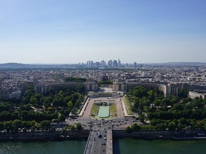 Dilanda Gelombang Panas, Paris Larang 5 Juta Mobil Melintas