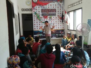 Buruh Pabrik Kayu Lapis di  Demak Mengadu ke LBH