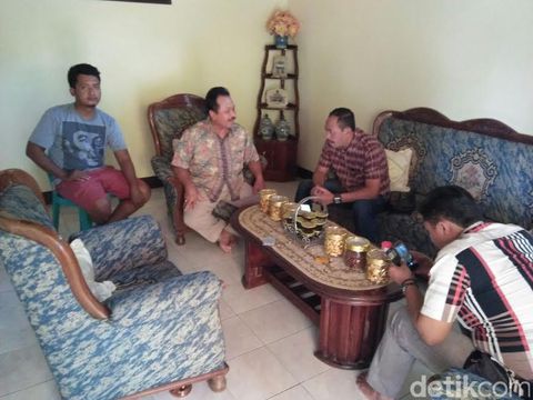 Keluarga Aisa korban penyerangan siamang di Blitar/