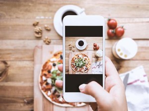 Niat Banget! Resto Ini Sediakan Peralatan untuk Foto Instagram